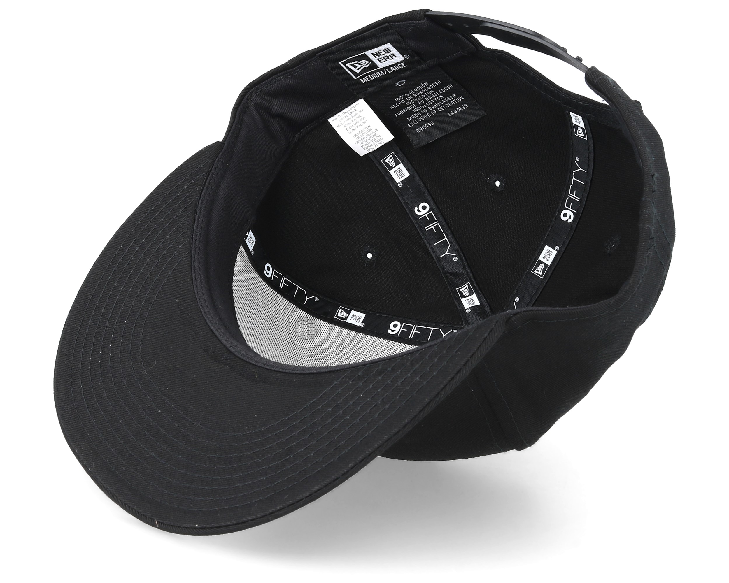 Essential Black/Black Snapback - New Era | Hatstoreworld.com