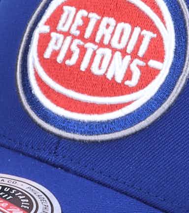 Detroit Pistons Team Ground Stretch Royal Adjustable - Mitchell & Ness