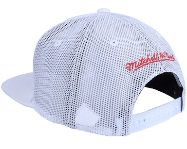 Men's Mitchell & Ness White Chicago Bulls Cool Down Trucker Snapback Hat