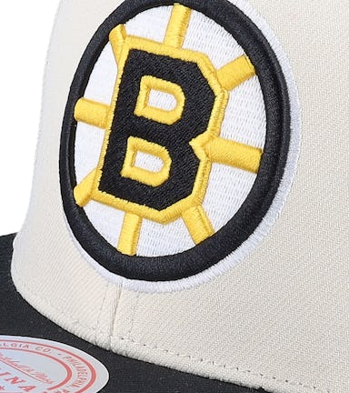 Boston Bruins Vintage Off White Snapback - Mitchell & Ness