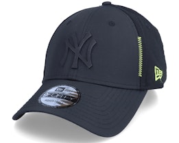 New York Yankees Tonal Feather Mesh 9FORTY Black Adjustable - New Era