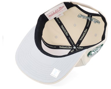 Men's Milwaukee Bucks Mitchell & Ness Cream Side Core 2.0 Snapback Hat