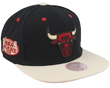 Mitchell & Ness - NBA Black Snapback Cap - Chicago Bulls High Grade Black Snapback @ Hatstore