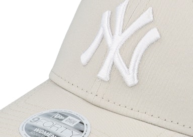 New York Yankees Womens League Essential 9FORTY Stone/White Adjustable