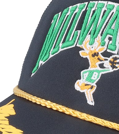 Mitchell & Ness Milwaukee Bucks HWC Gold Leaf NBA Trucker Cap