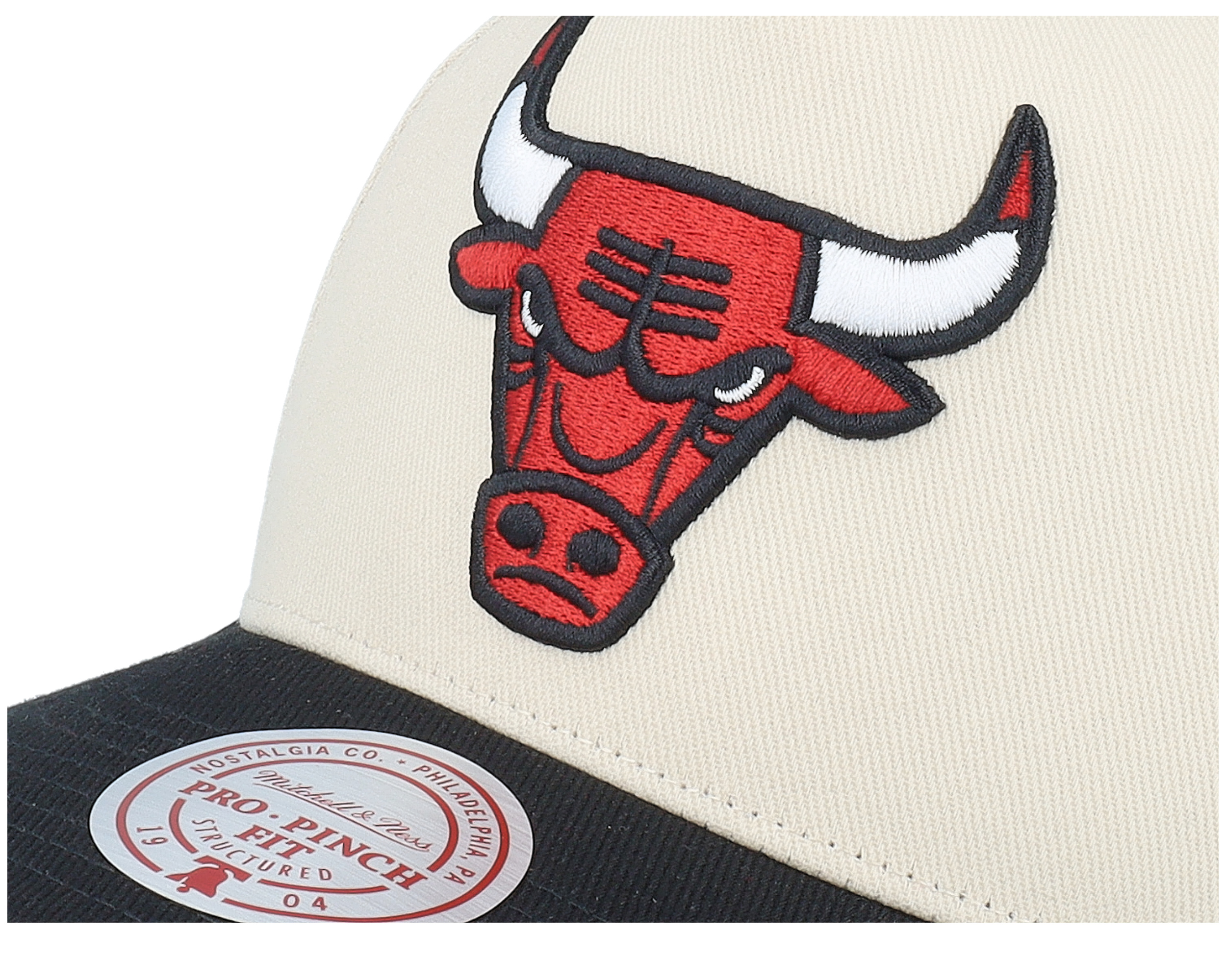 ミッチェルアンドネス シカゴブルズPRO PINCH SNAPBACKキャップ