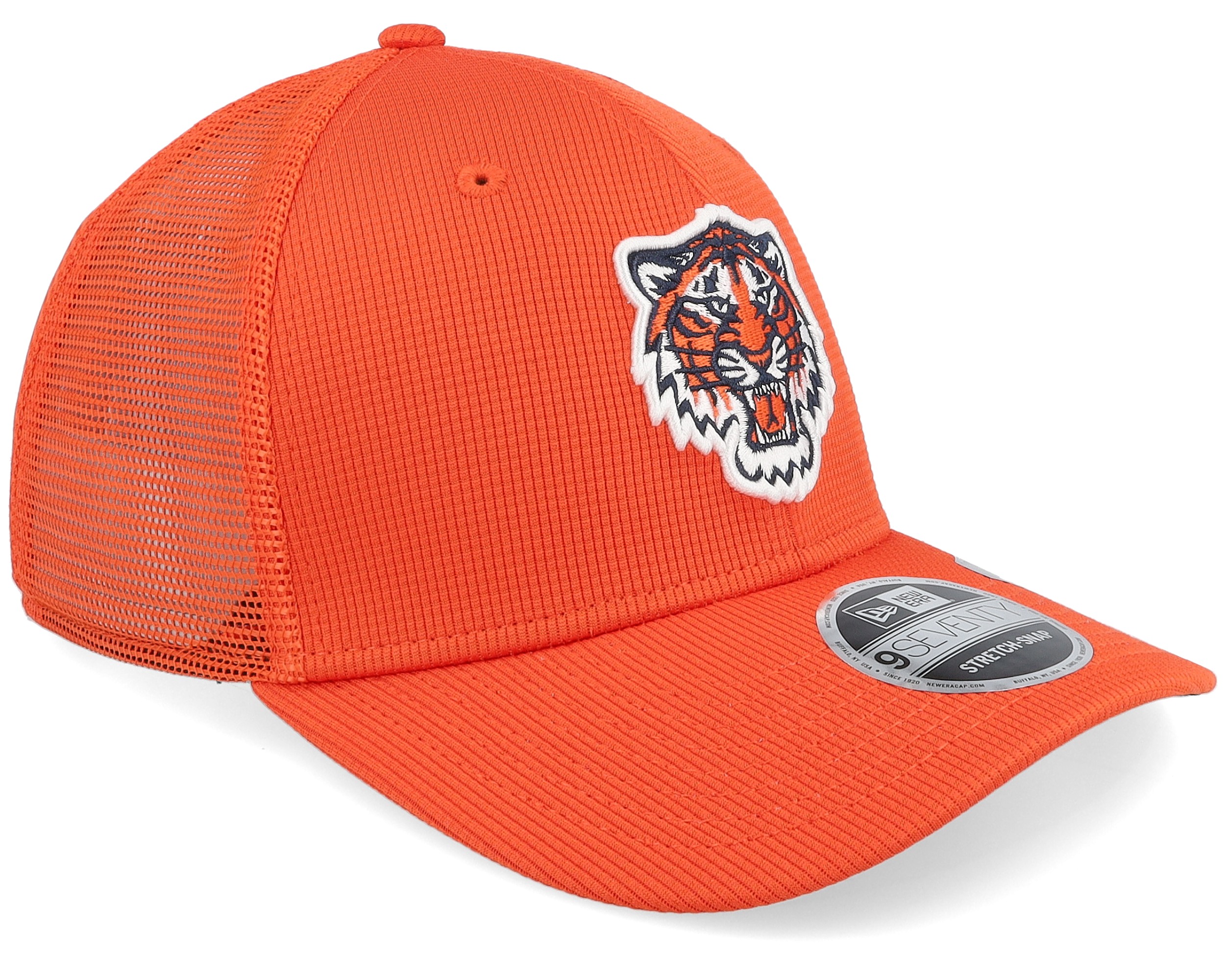 adixny  Tigers タイガース グランドコート ポジティブカラーで夏を待つ。久間田琳加のファッションへの