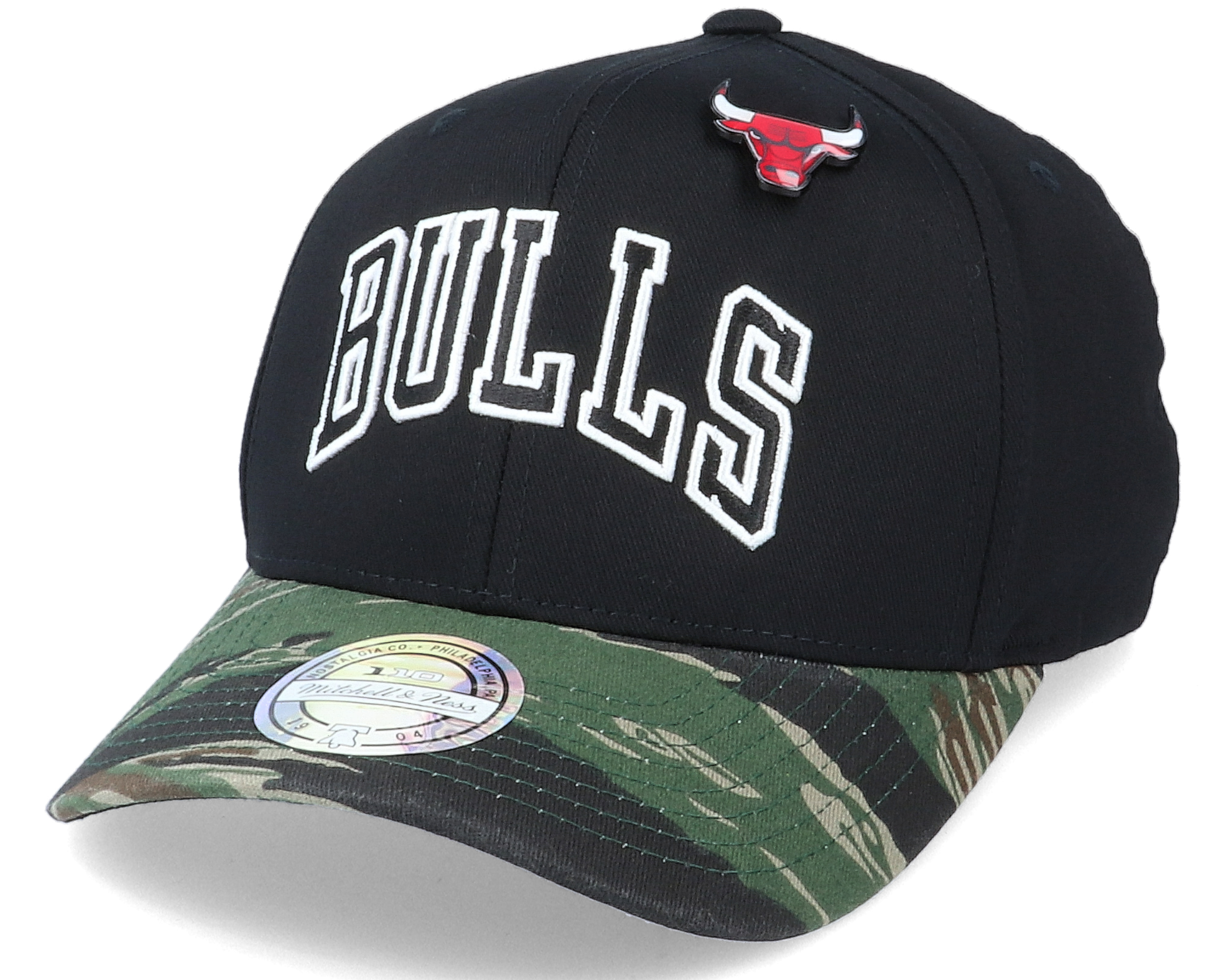 Mitchell & Ness 110 Chicago Bulls snapback cap in black