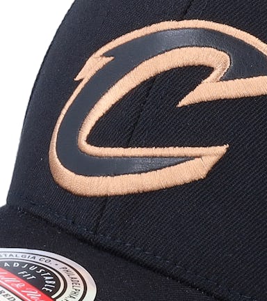 Hatstore Exclusive x Cleveland Cavaliers Leather Logo Black Adjustable - Mitchell & Ness