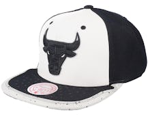 Chicago Bulls Day One White/Black Snapback - Mitchell & Ness
