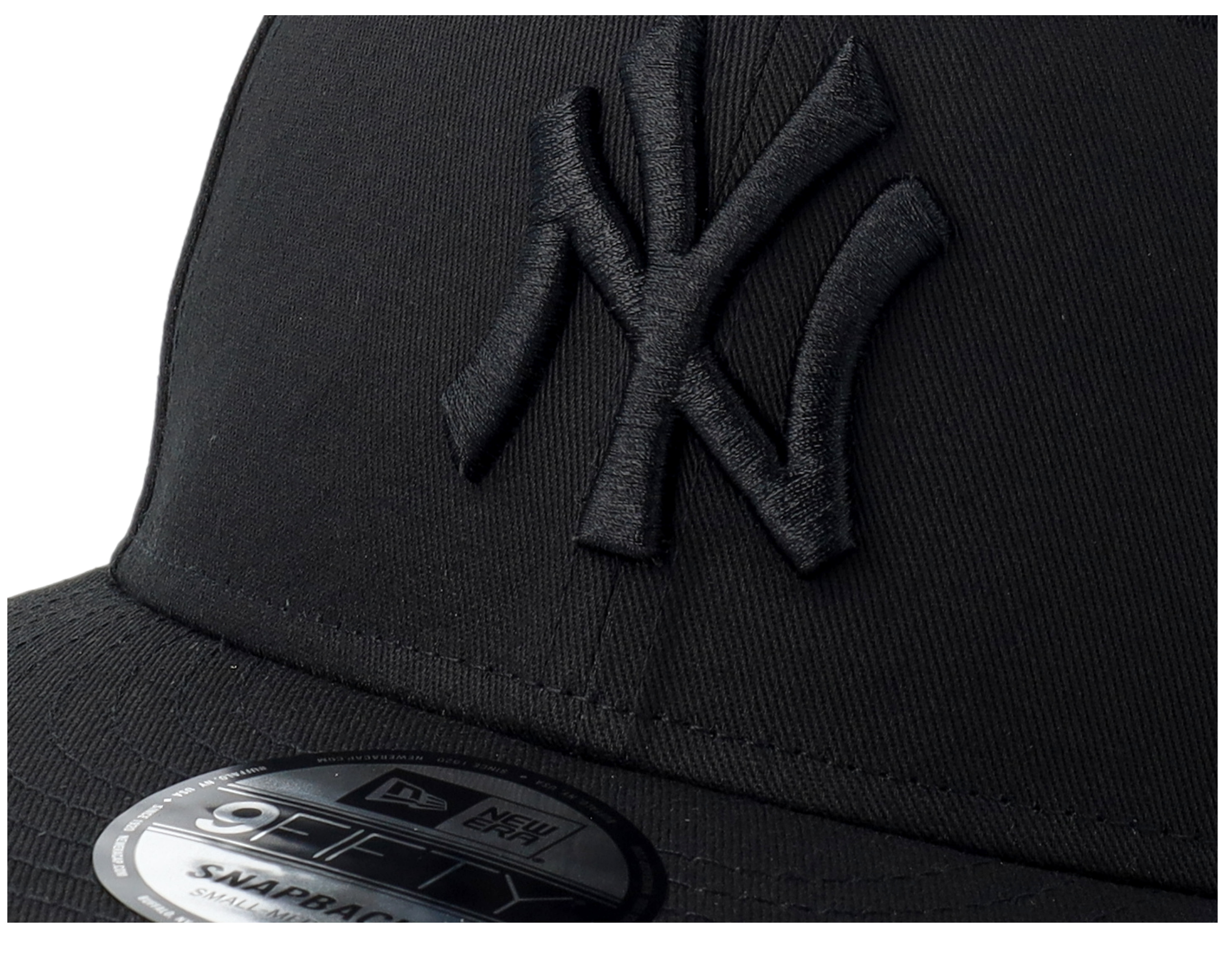 New York Yankees Black/Black 9FIFTY Snapback | Hatstore.co.in