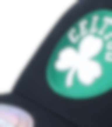 Boston Celtics Team Logo Black 110 Trucker - Mitchell & Ness