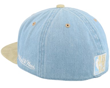 Mitchell & Ness - NBA Blue Fitted Cap - Chicago Bulls Blue Jean Baby Light Blue Fitted @ Hatstore